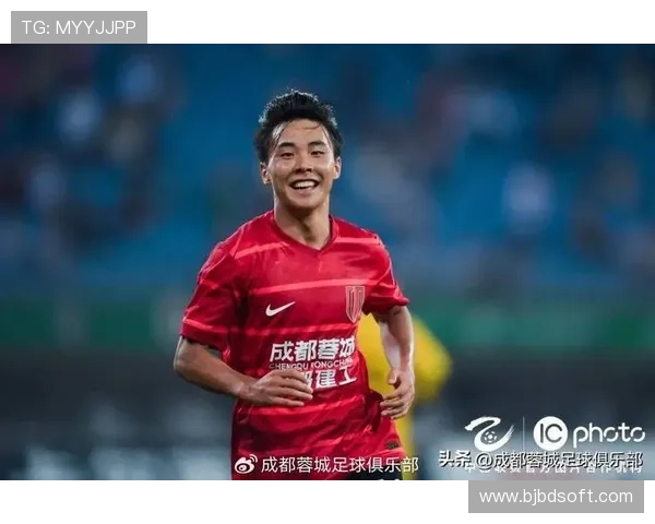 成都蓉城大名单：帅惟浩入选冯卓毅回归